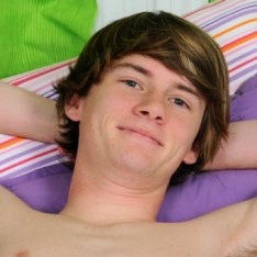 Adorable twink Krys Perez makes bottom Jeremy Sommers cum
