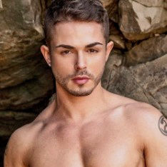 Hunter Wylde and Winter Vance fuck with gay Tyler Anthony
