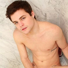Cute young amateurs Dustin Fitch and Jake Parker anal fuck