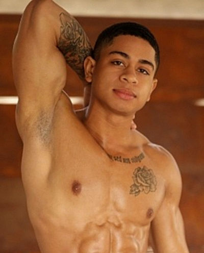 Fuck Me, Bro! Gym Buddies Hook Up On Set!