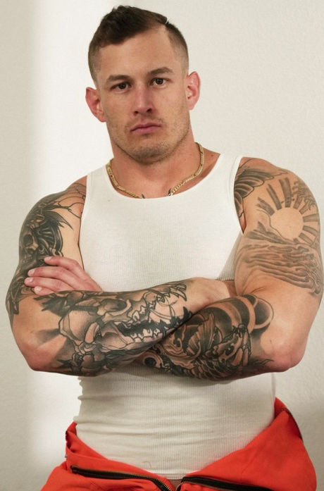 Sub Andrew Connor’s Pretty Hole Prolapsed By Tatted Muscle Guy