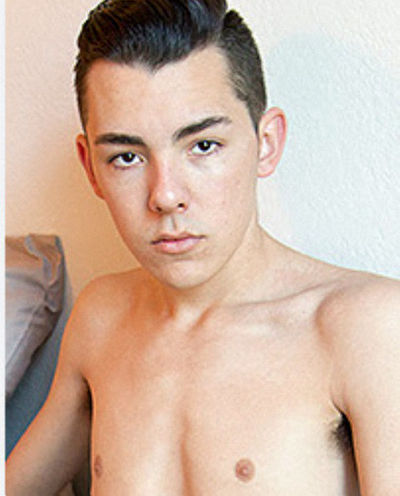 Bareback fucking between twink with tats and his young pal