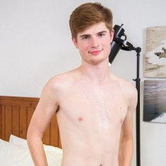 GayCastings Casting Agent Fucks Naive Newcomers