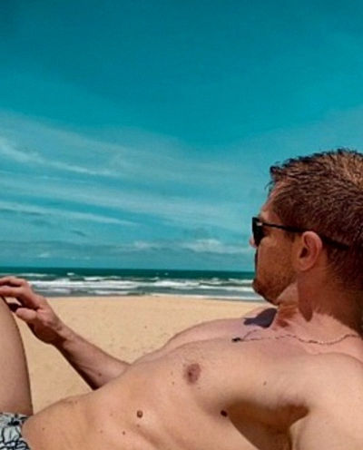Thales Botelho milking whores from Floripa on Galheta beach, with Rico Marlon and many other involved - Full video on XVIDEOS RED and SHEER - sheer.com/thalesbotelho